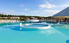 anteprima-Sunbeach-Resort-Calabria-piscina.jpg